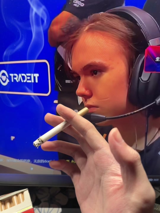 真不是选手在演，CSGO这个影响BUG的局势两年都没修好