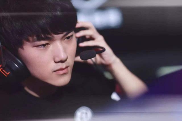 斩龙还是跟龙？深度分析两种截然不同的实战流派。（斩龙抑或随龙：两大实战流派的深度拆解）