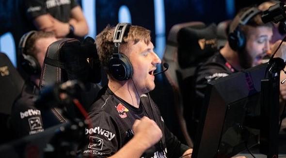 什么是“博弈中的情绪外包”？（如何理解博弈中的“情绪外包”？）